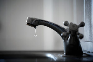 leaking-water
